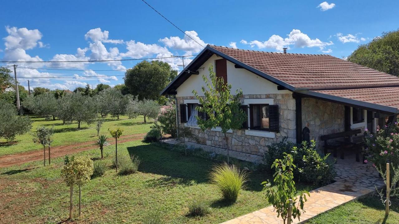 Villa Stone Medal Drniš Esterno foto